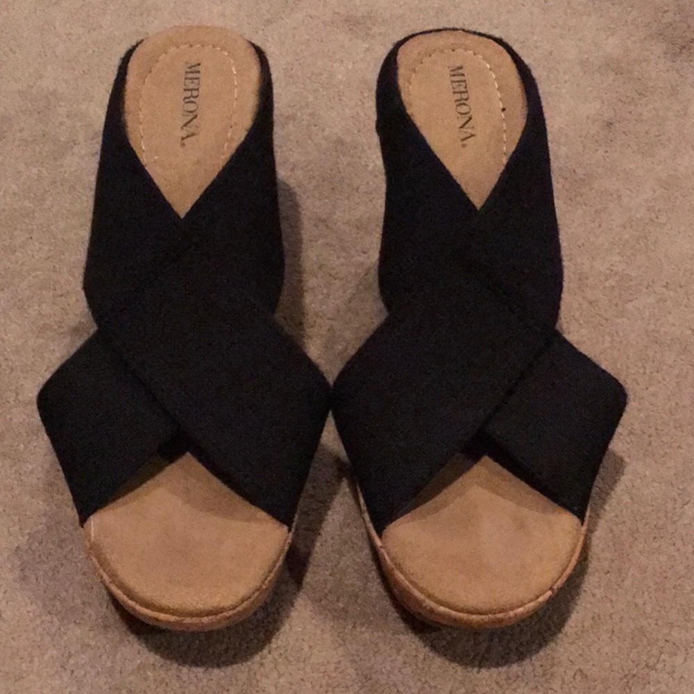Black wedges